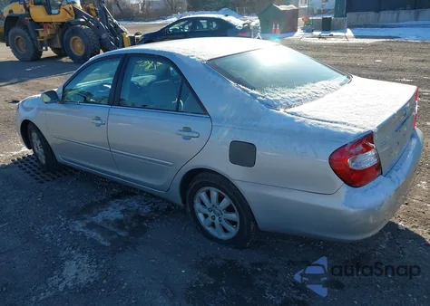2002 Toyota Camry Xle z USA, uszkodzony, nr VIN 4T1BE30K82U042419